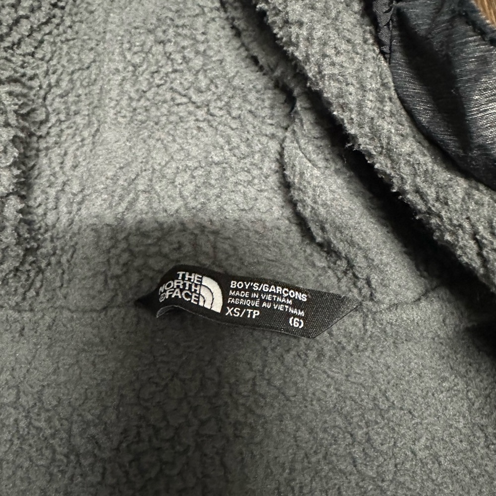 The North Face Jacket Boys - Picture 3 of 4